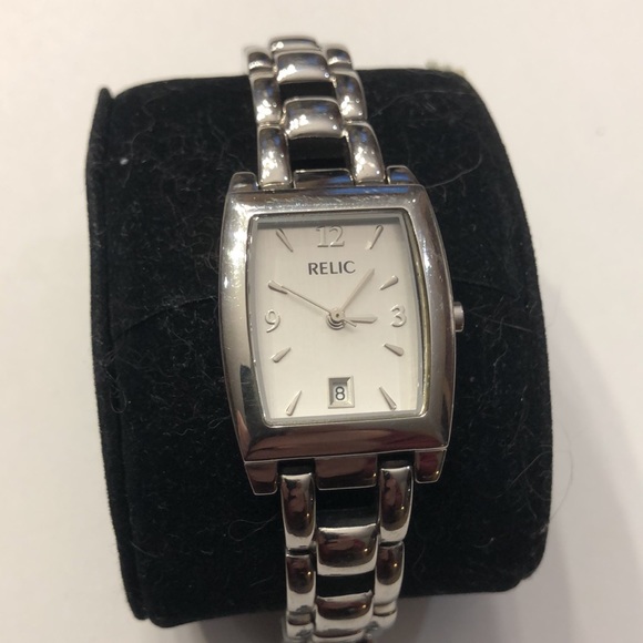 Relic “ Your Style Found “ Ladies Watch - all stainless steel - Picture 11 of 15